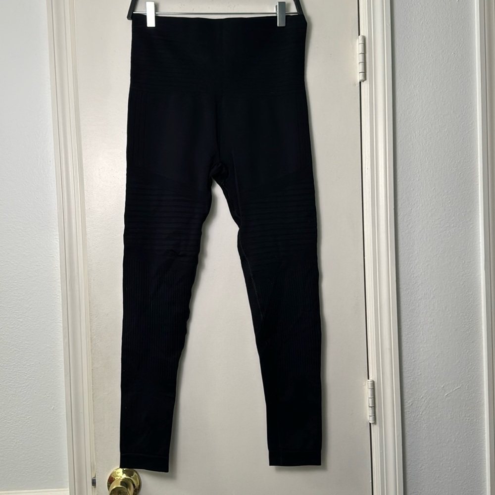 Black Long Zella Textured and Ribbed Leggings Size Large